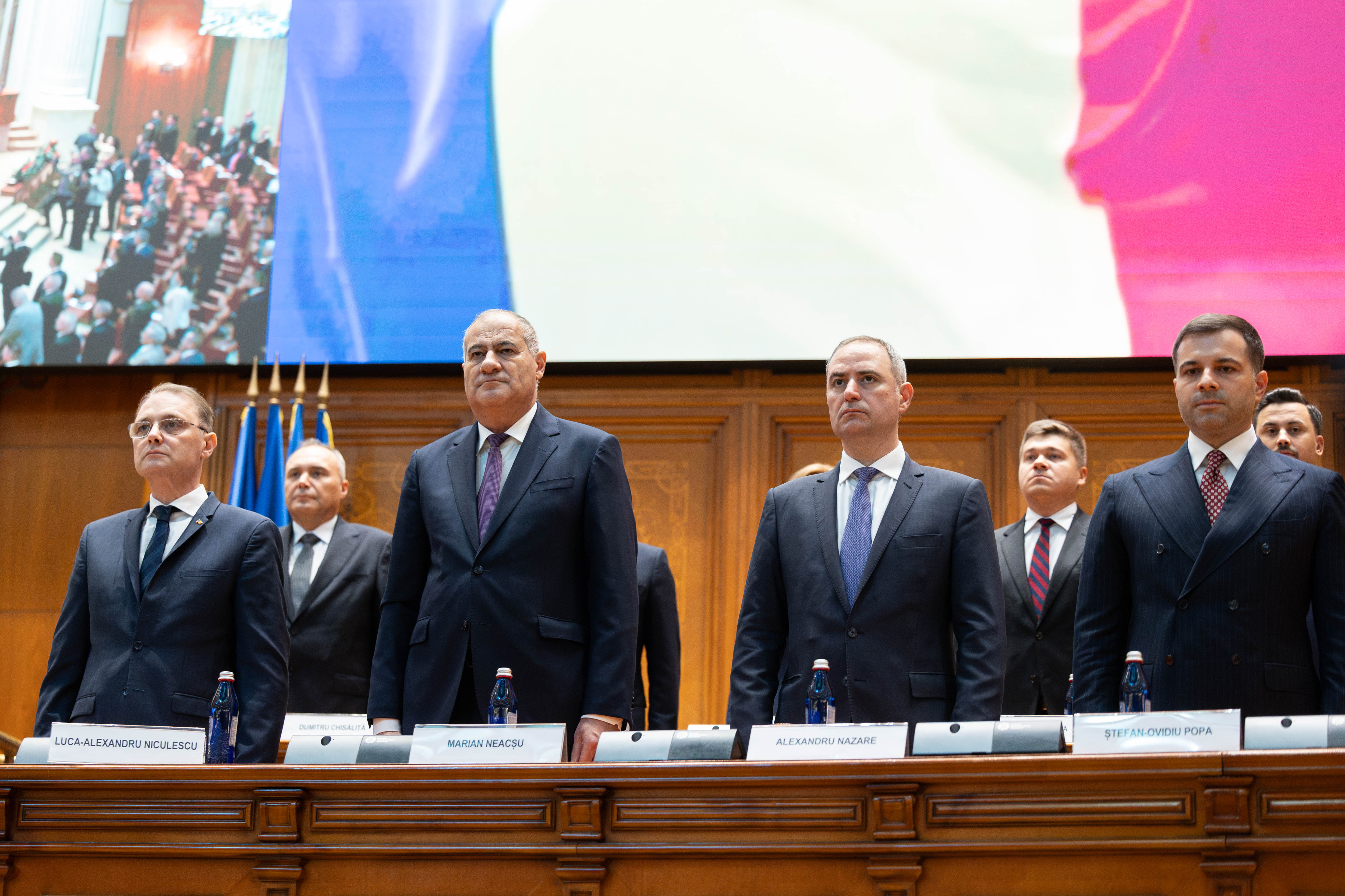 A Niculescu-kormány tagjai letették a hivatali esküt a Cotroceni-palotában