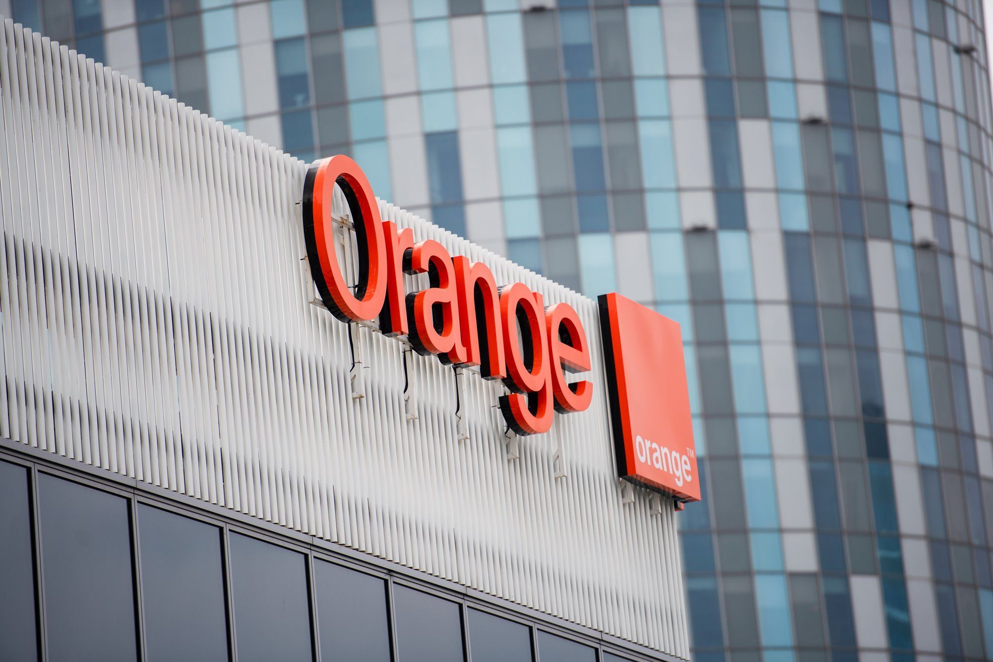 Elbocsátásokat jelentett be a piacvezető román telekommunikációs vállalat, az Orange