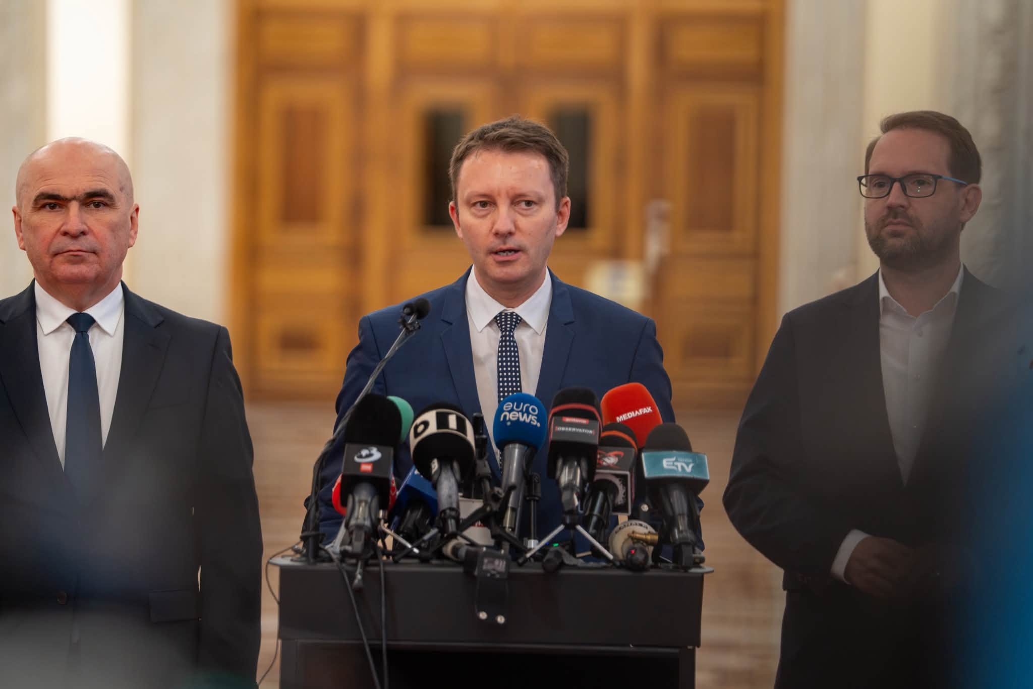 Siegfried Mureșan: a törvényhozóknak a kormány beiktatása és az előrehozott választások között kell választaniuk