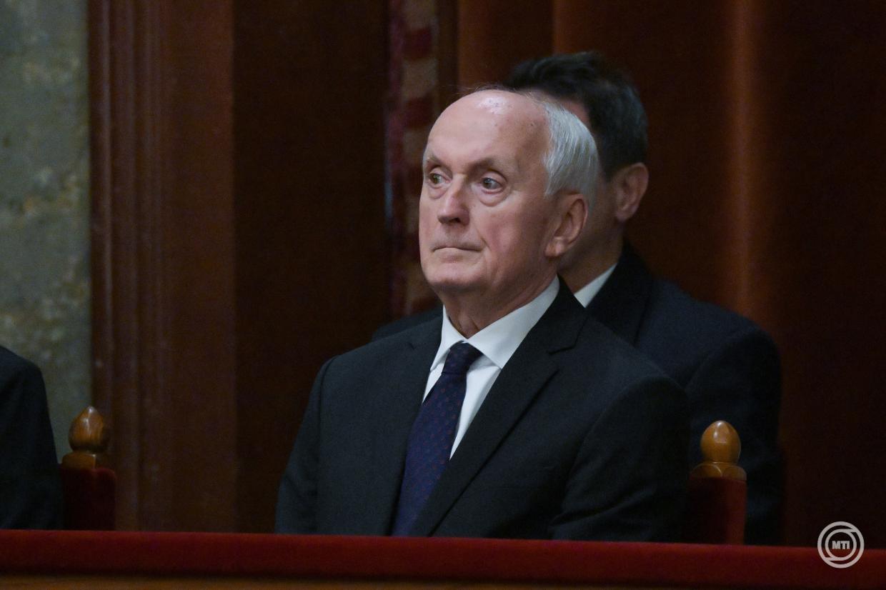 Köztársasági elnökké választották Baka Andrást Magyarországon