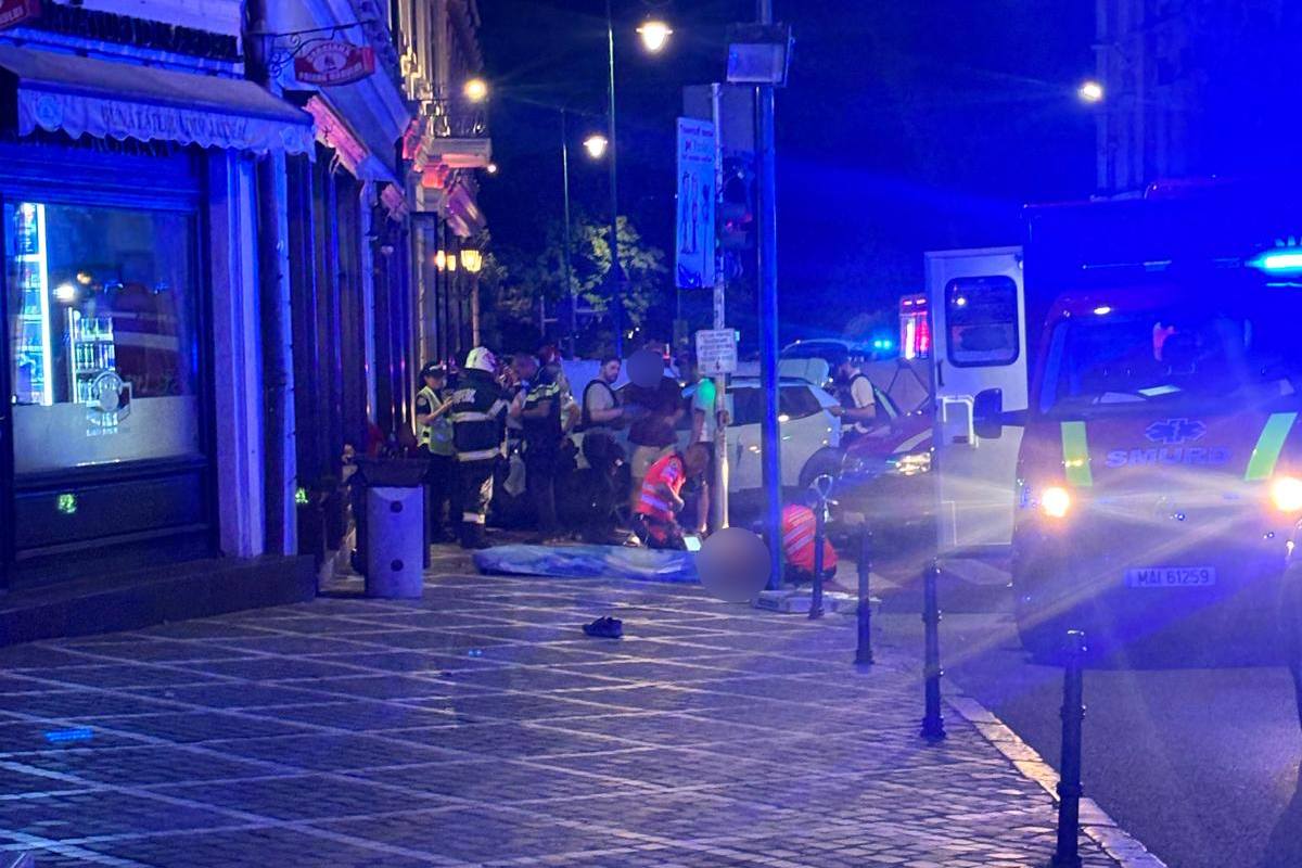 Járdán tartózkodók csoportjába hajtott egy autó, ketten meghaltak