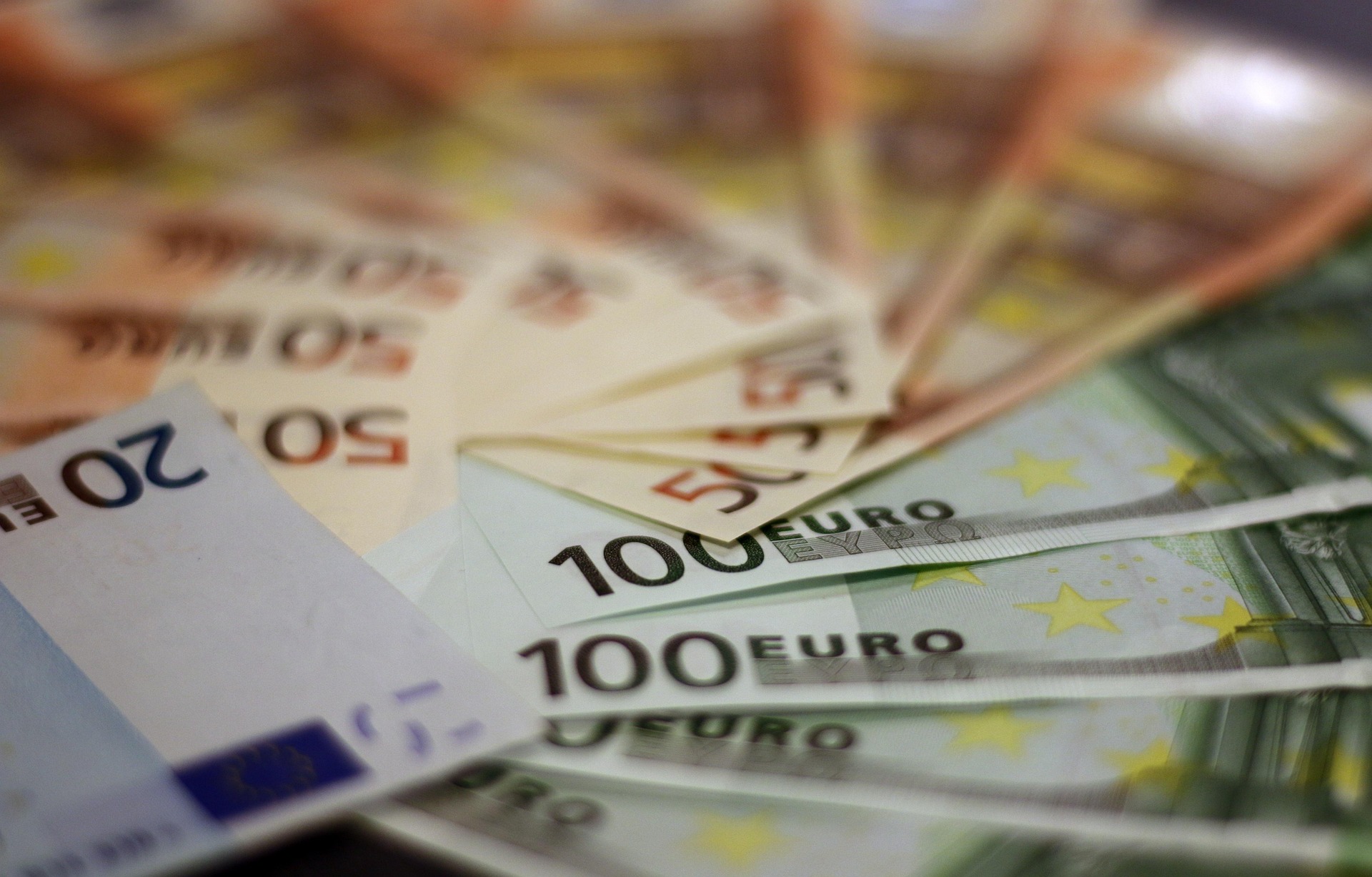 Ismét erősödött a lej az euróhoz képest