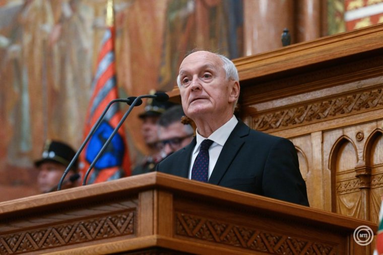 Ma lép államfői hivatalába Baka András