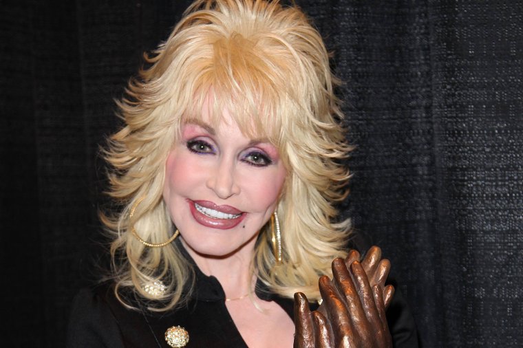 Elhunyt Dolly Parton countryénekes