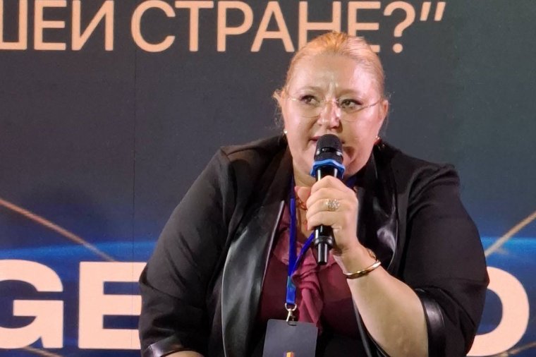 Megszólalt Diana Șoșoacă a balesete után: már kiengedték a kórházból