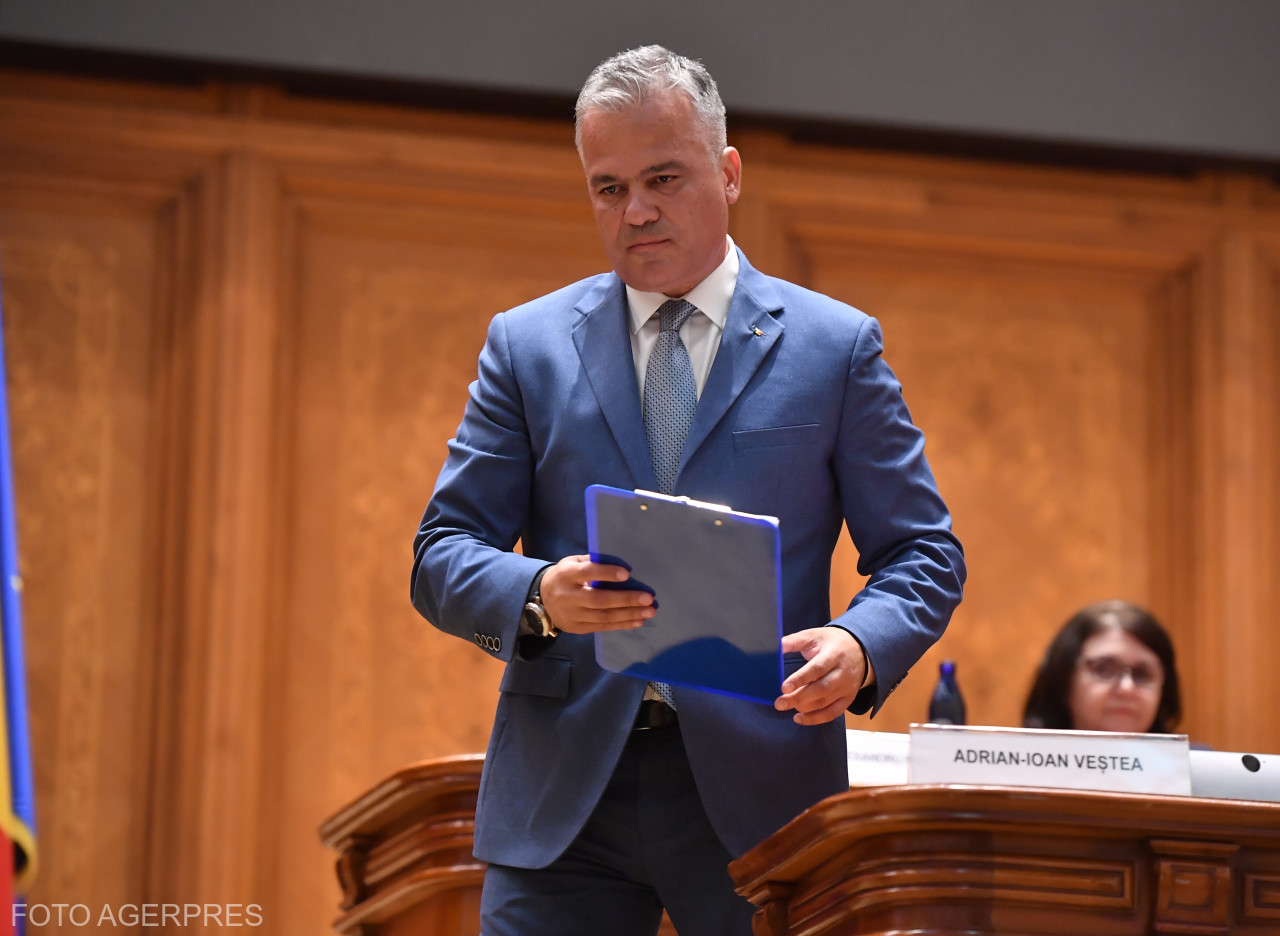 Megkezdődött a PNL-ben az Adrian Veștea kormányát támogató párttagok kizárási eljárása