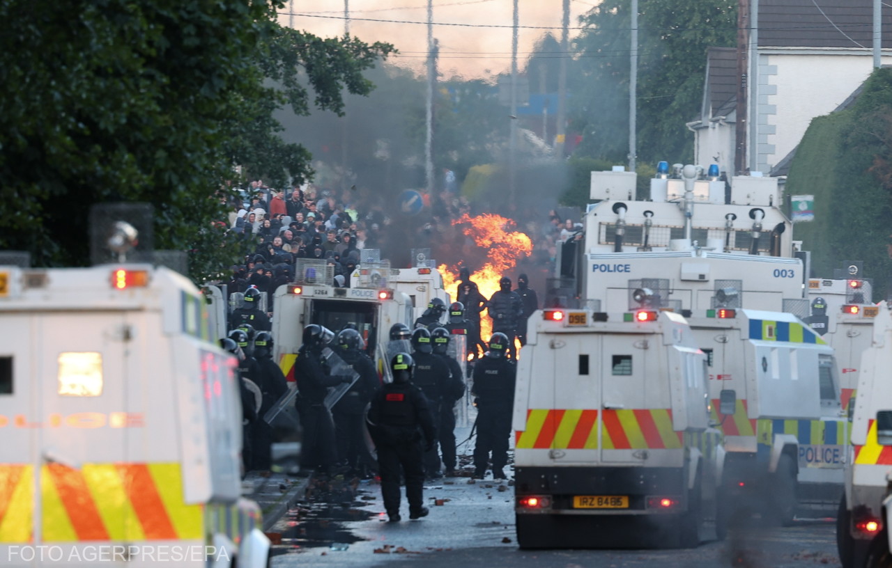 Menekülnek a románok a zavargások sújtotta Belfastból