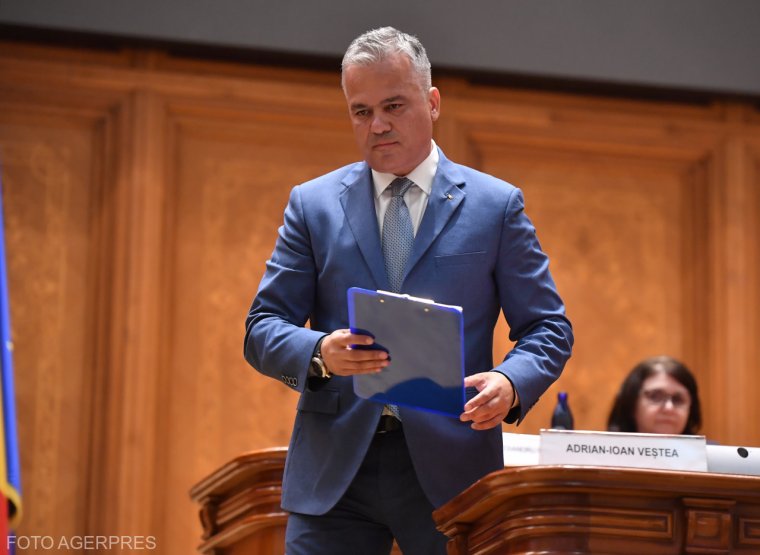 Megkezdődött a PNL-ben az Adrian Veștea kormányát támogató párttagok kizárási eljárása