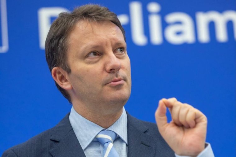 Siegfried Mureșan szerint egy PNL–USR–RMDSZ-kormány lehetne a megoldás