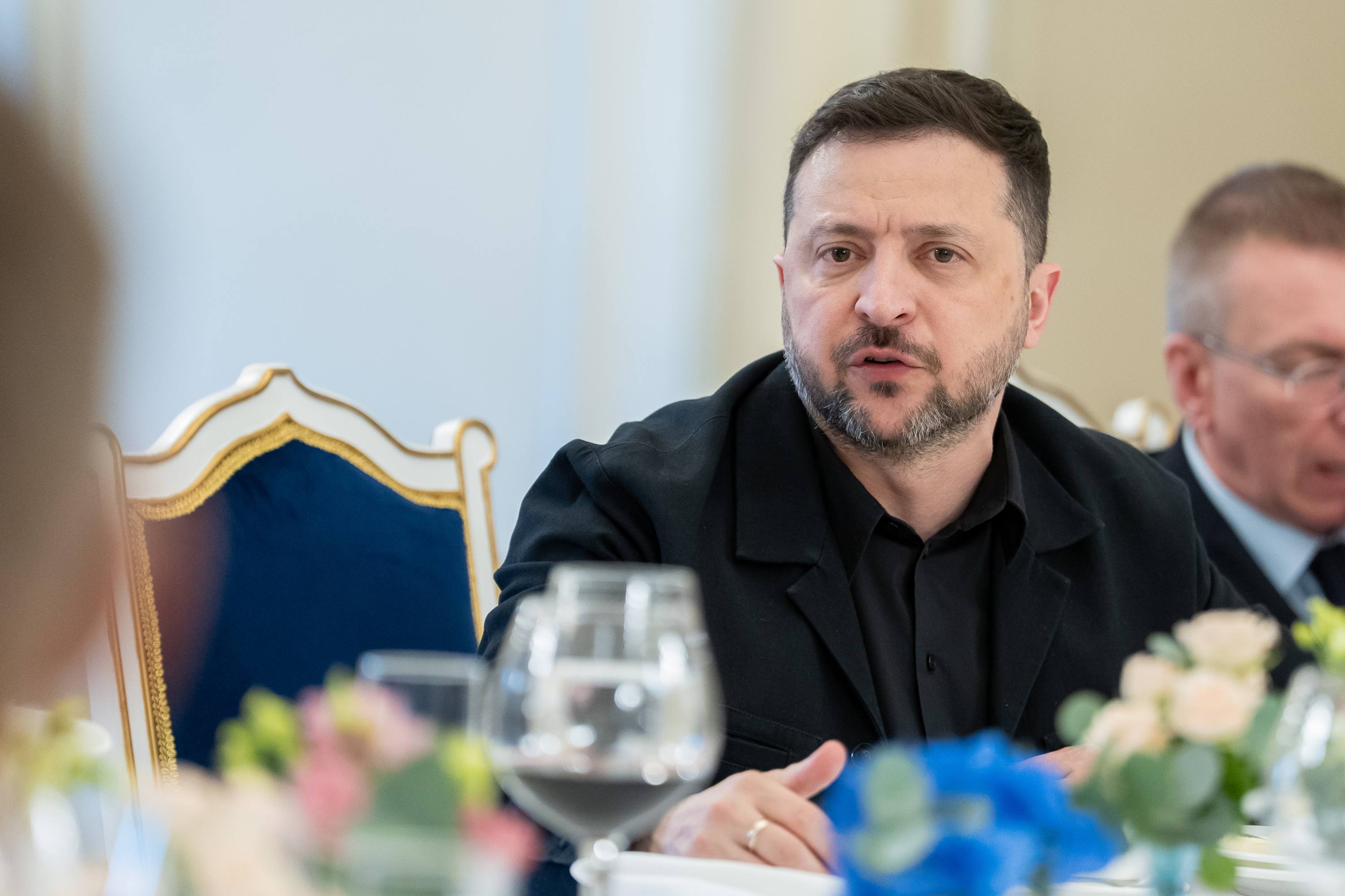 Zelenszkijtől elvettek egy lengyel kitüntetést egy tömegmészárlást elkövető szervezet miatt