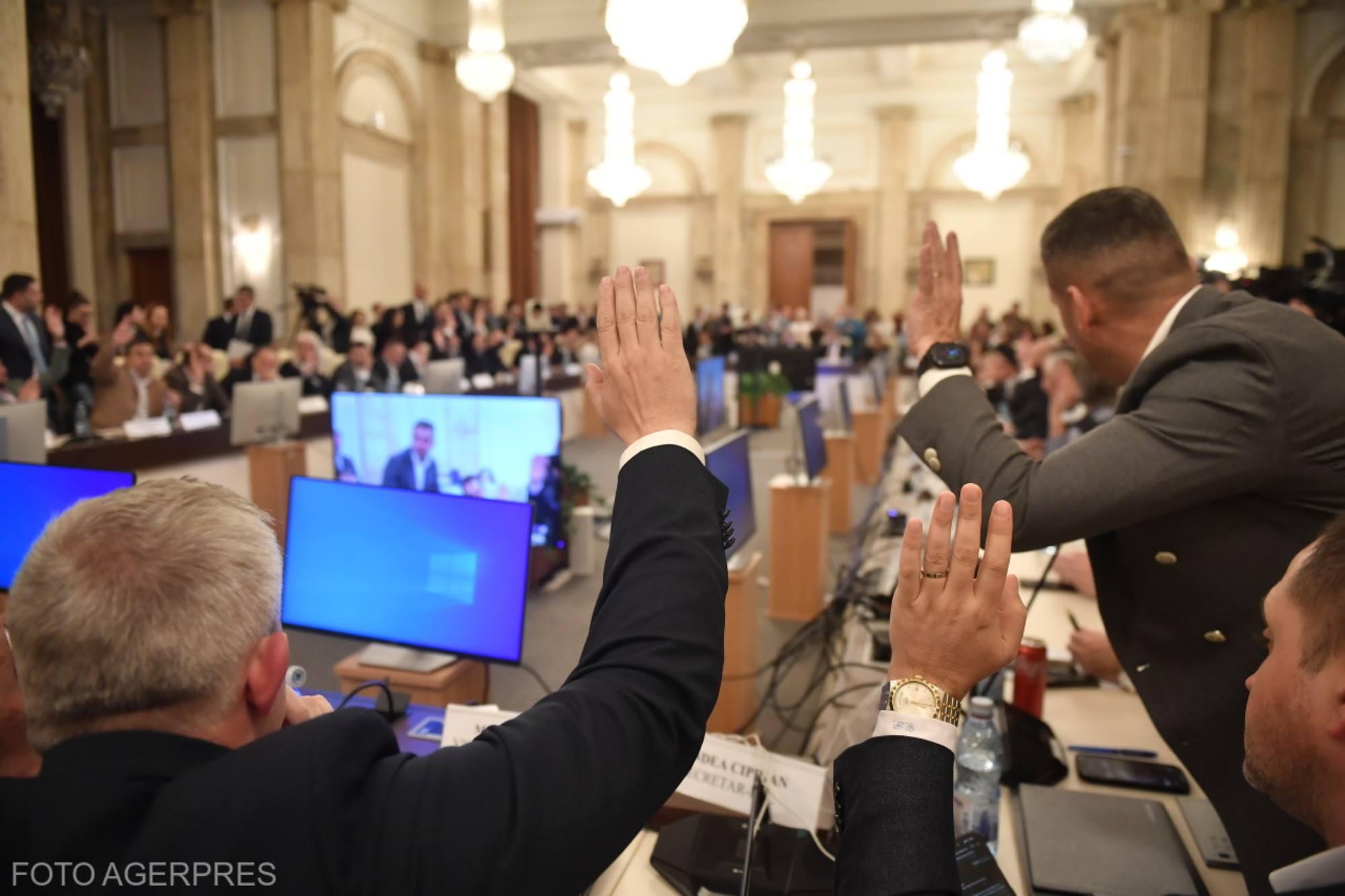 A szenátusi elnök szerint költségvetés nélkül behúzott fékkel működik az állam, ma egyeztetne a koalíciós pártokkal a PSD