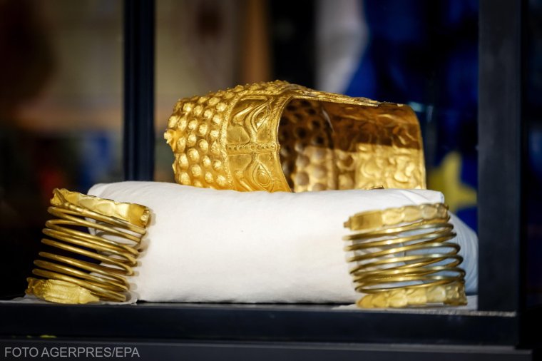 A coțofenești-i aranysisak és a dák aranykarperecek hazatérnek