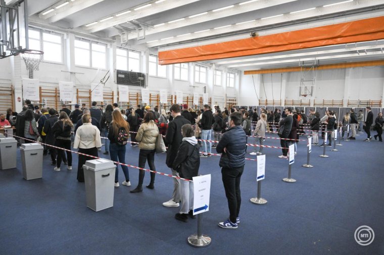 Ezek a részvételi adatok két órával az urnazárás előtt Magyarországon