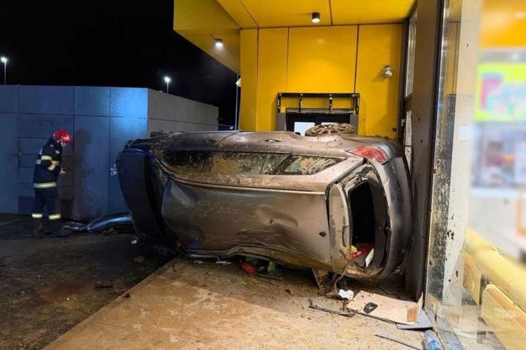 FRISSÍTVE | Fedélzeti kamera rögzítette a Kolozs megyei becsapódást, így száguldozott az autós | VIDEÓ