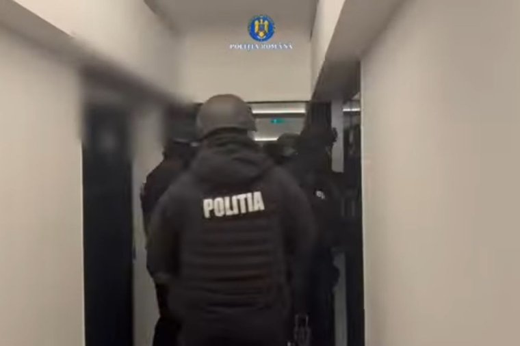 Súlyos bűncselekmények miatt tartanak házkutatást a fővárosban és nyolc megyében