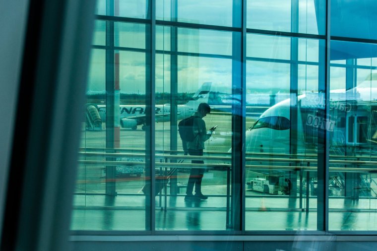 Eddig 1500 romániai utast érintettek a közel-keleti helyzet miatti járattörlések