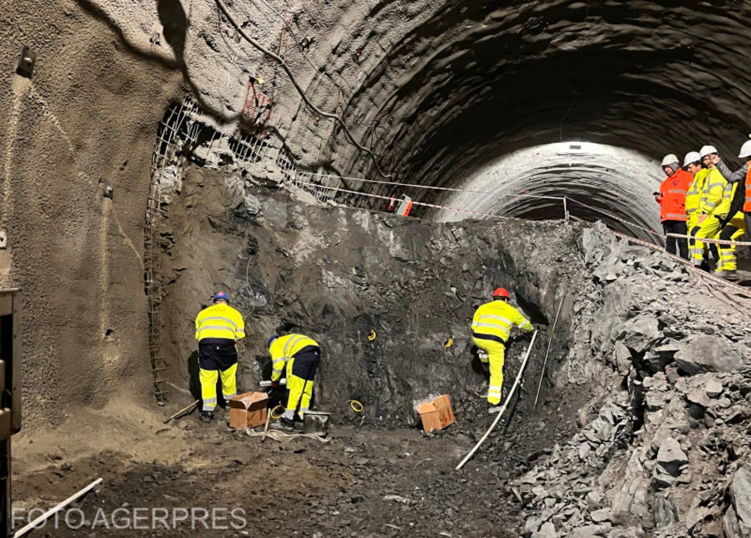 Autópálya: bőszen robbantgatnak a Kárpátok szívében