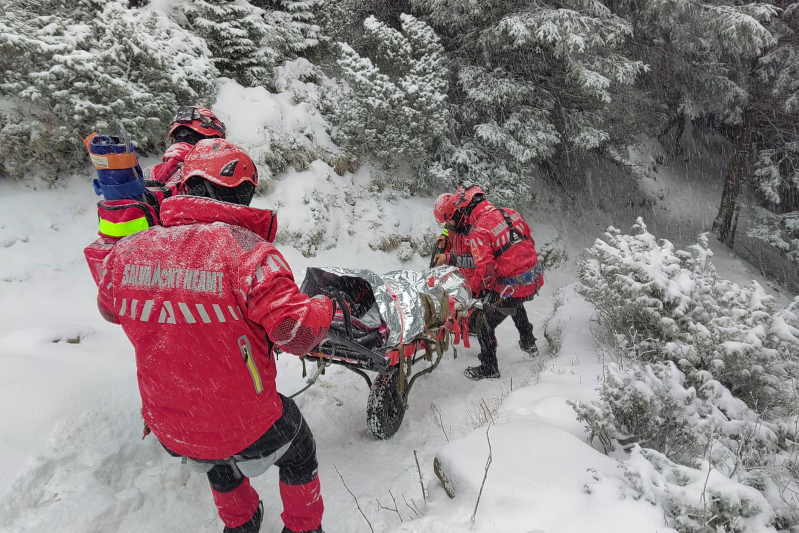 A hegyimentők 28 személyen segítettek az elmúlt 24 órában, hatan kórházba kerültek