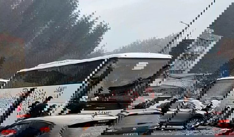 Prahova megye: hetven utast szállító autóbusz balesetezett Sinaián