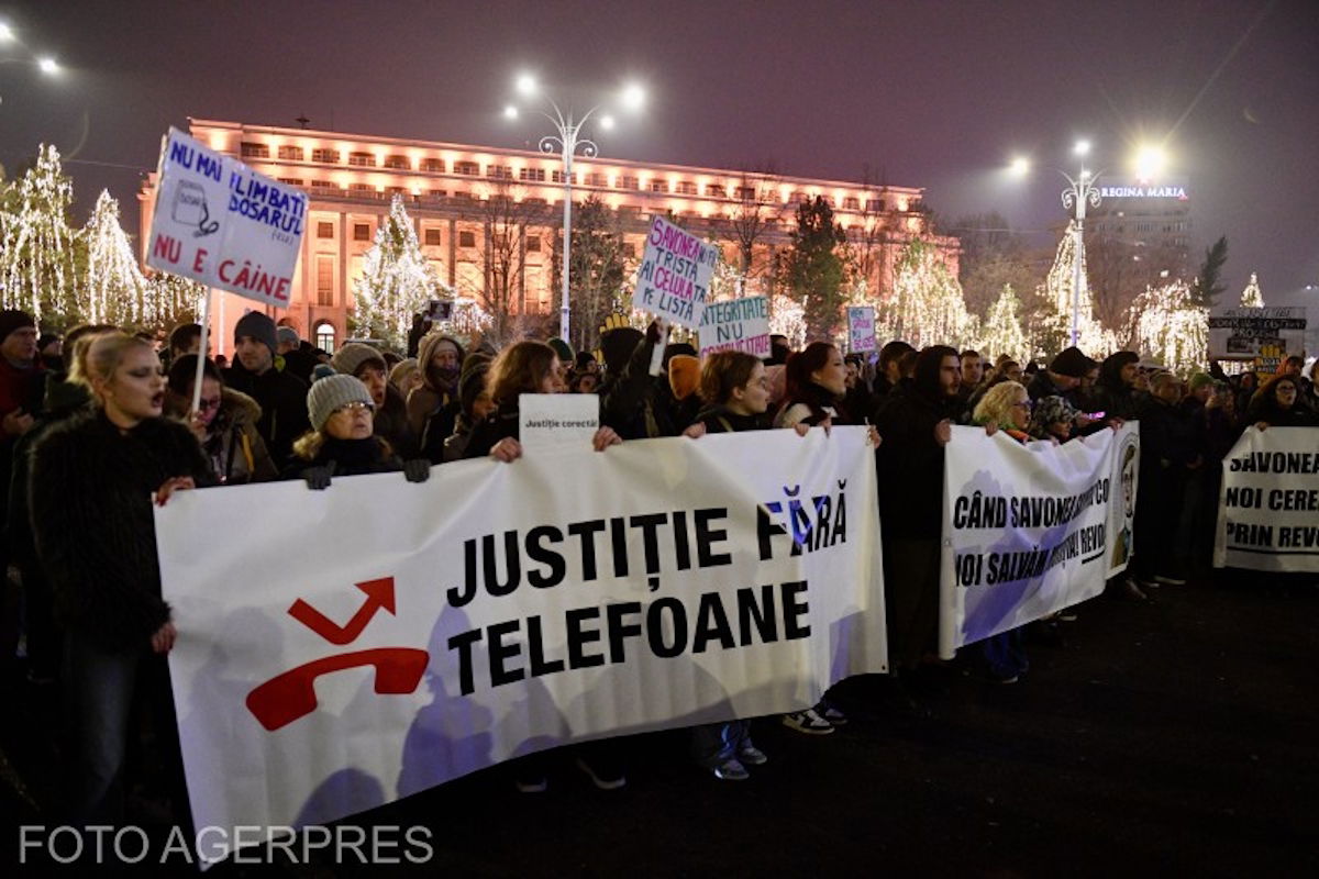 Több ezren tüntettek az igazságszolgáltatás függetlenségéért Bukarestben