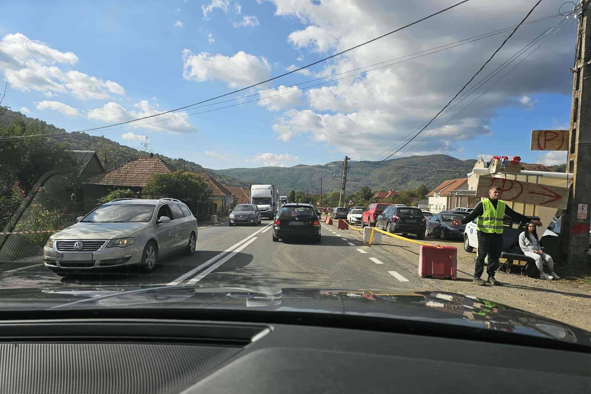 Feketetói vásár: káosz kezd kialakulni a közlekedésben, egyre nehézkesebb a forgalom