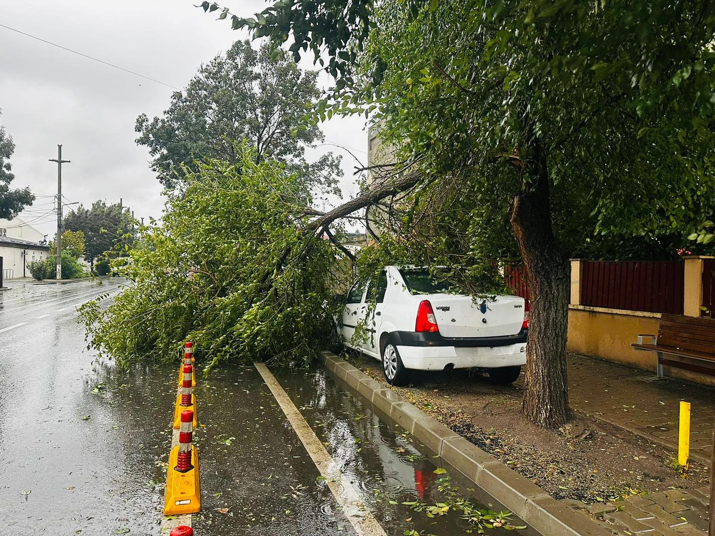Erős szél csap le vasárnap Bihar megyére: így kerülhetik el a bajt