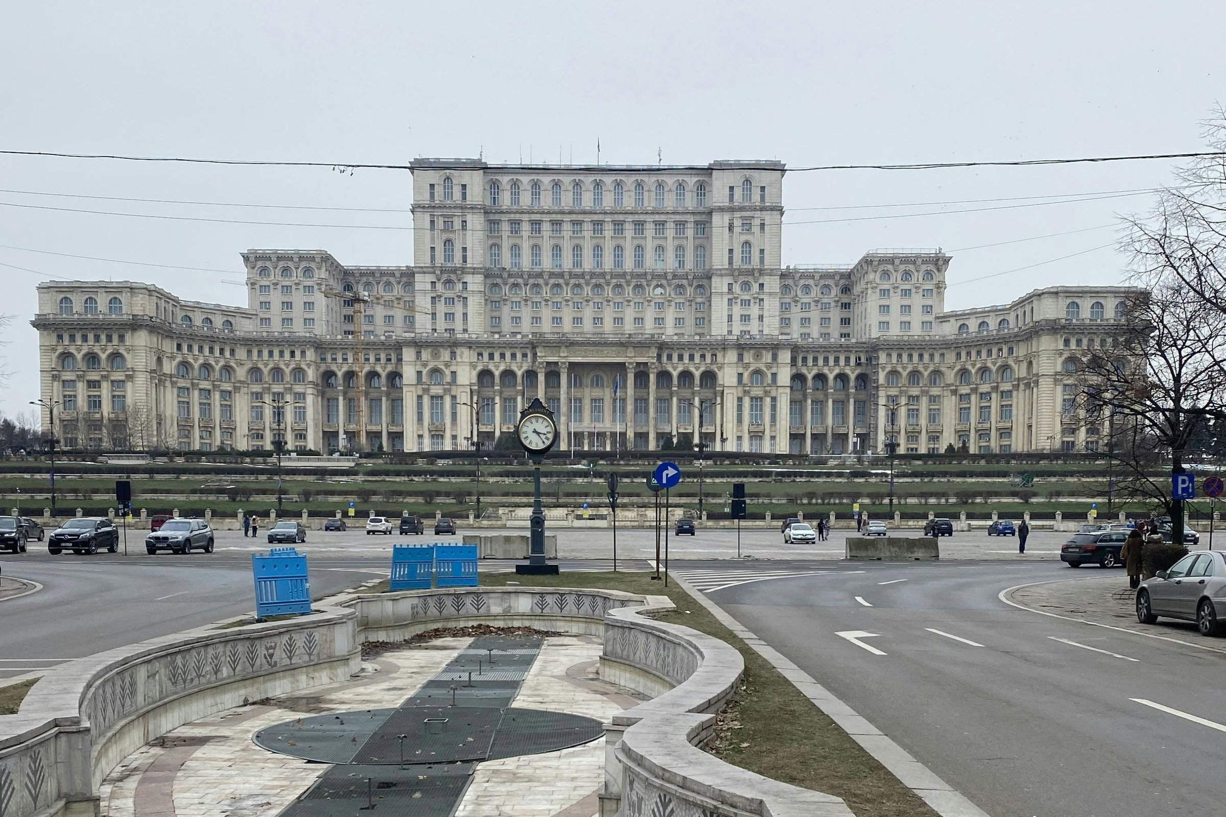 Szombaton egy órára lekapcsolják a parlament díszvilágítását, Nagyváradon koncertet is szerveznek