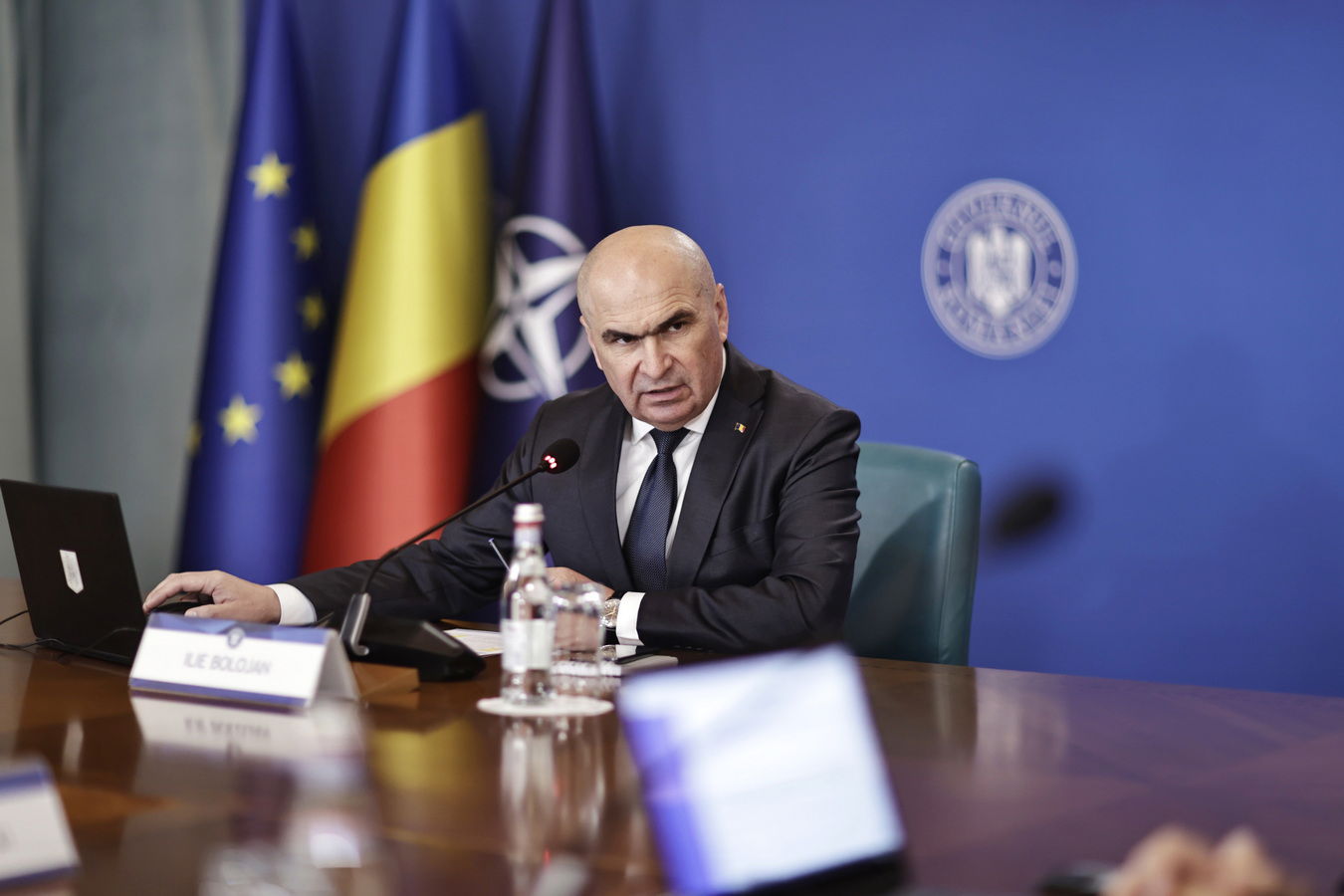 Bolojan szerint a napokban kiderül, hogy a központi intézmények közül melyekben szükséges létszámcsökkentés