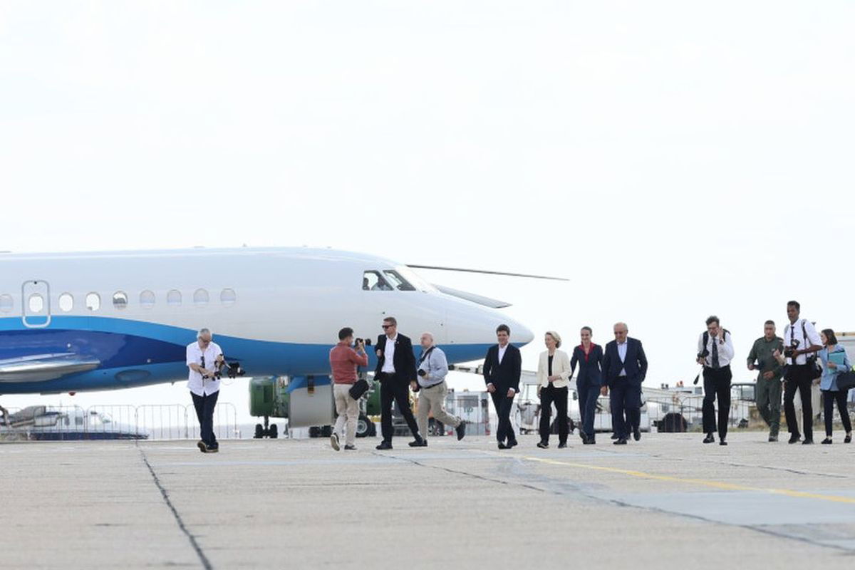 FRISSÍTVE | Romániába érkezett Ursula von der Leyen