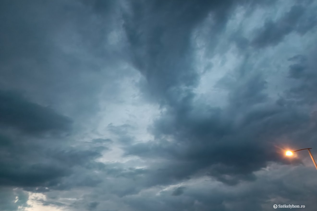 Erdélyi megyéket is érintő másodfokú viharriasztás van érvényben vasárnap