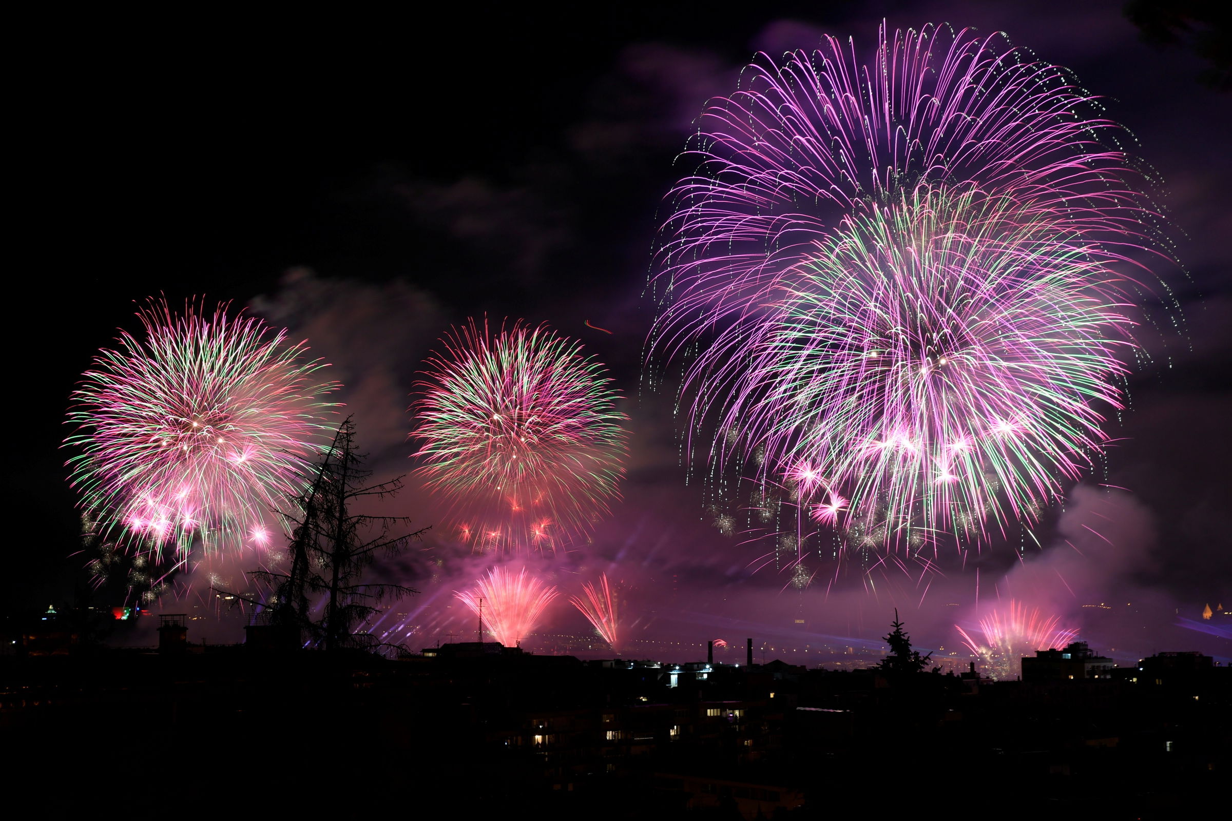 Látványos tűzijátékkal ünneplik az államalapítást