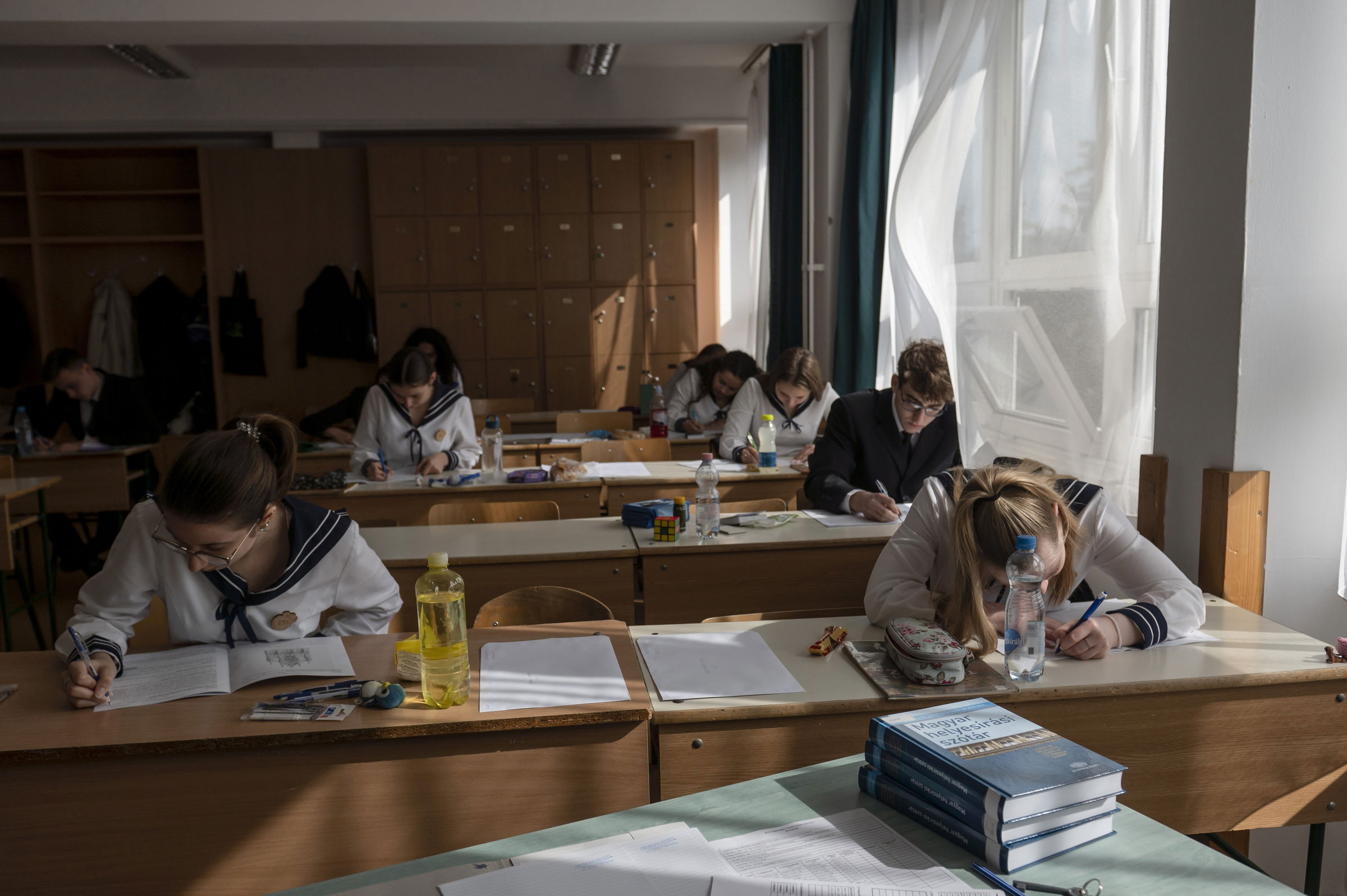 Pótérettségi: csalás miatt kizártak 24 diákot a keddi írásbeli vizsgáról