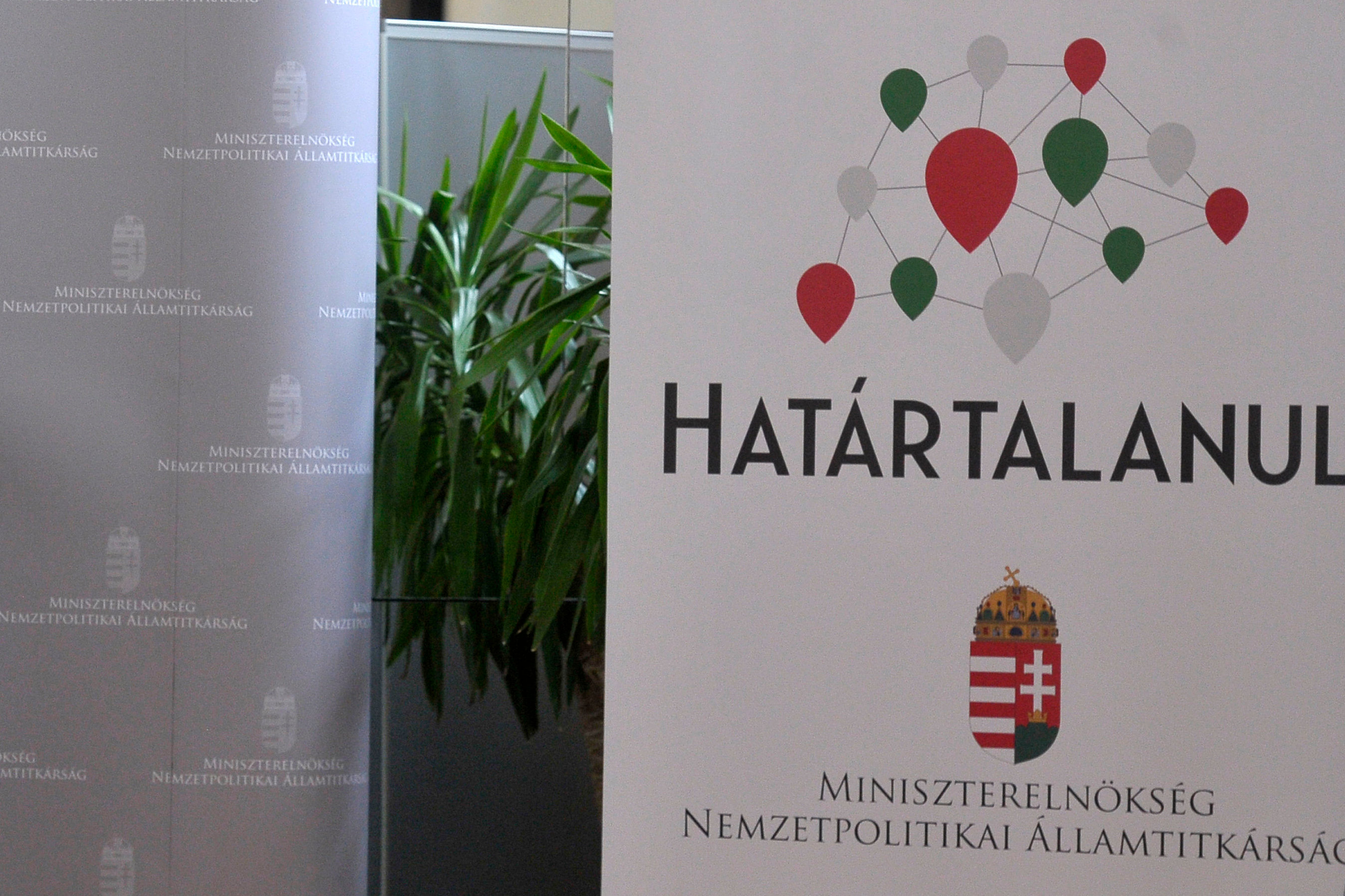 „Brutális csökkentés”. A Határtalanul! program miatt bírálja a magyar kormányt a korábbi államtitkár