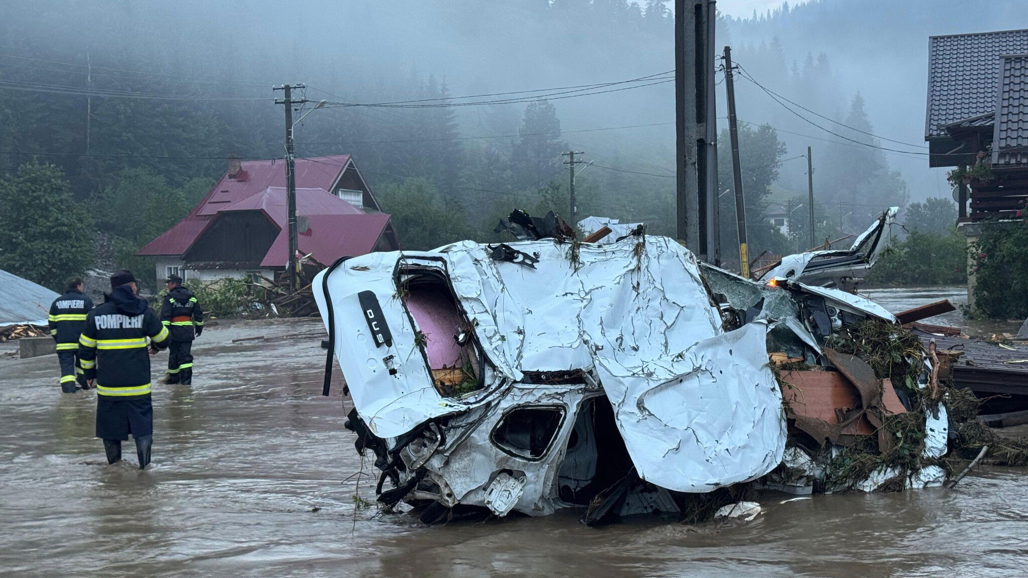 FRISSÍTVE | Háromra nőtt a Suceava megyei áradások halálos áldozatainak száma