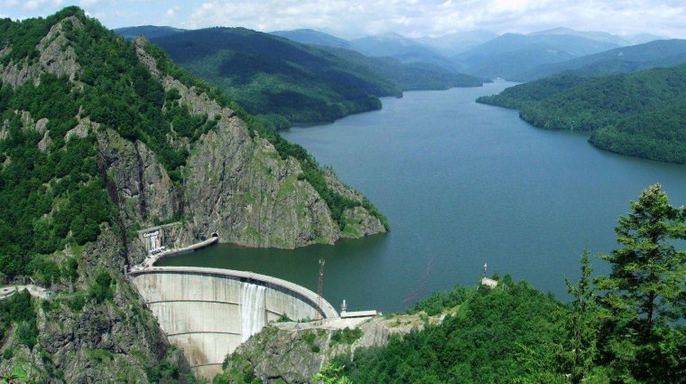 Cáfolta a román energiaügyi miniszter a Vidraru-tó kiürítéséről keringő álhíreket
