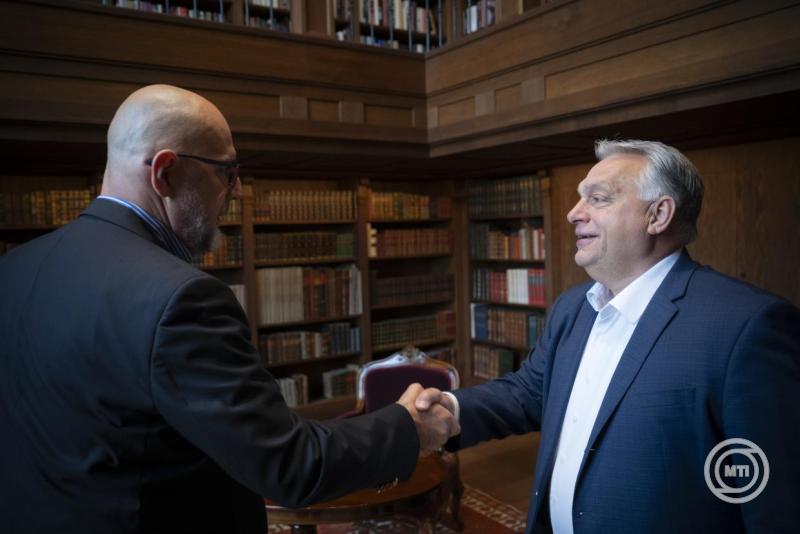 Orbán Viktort és Nicușor Dant is várják az RMDSZ kolozsvári kongresszusára