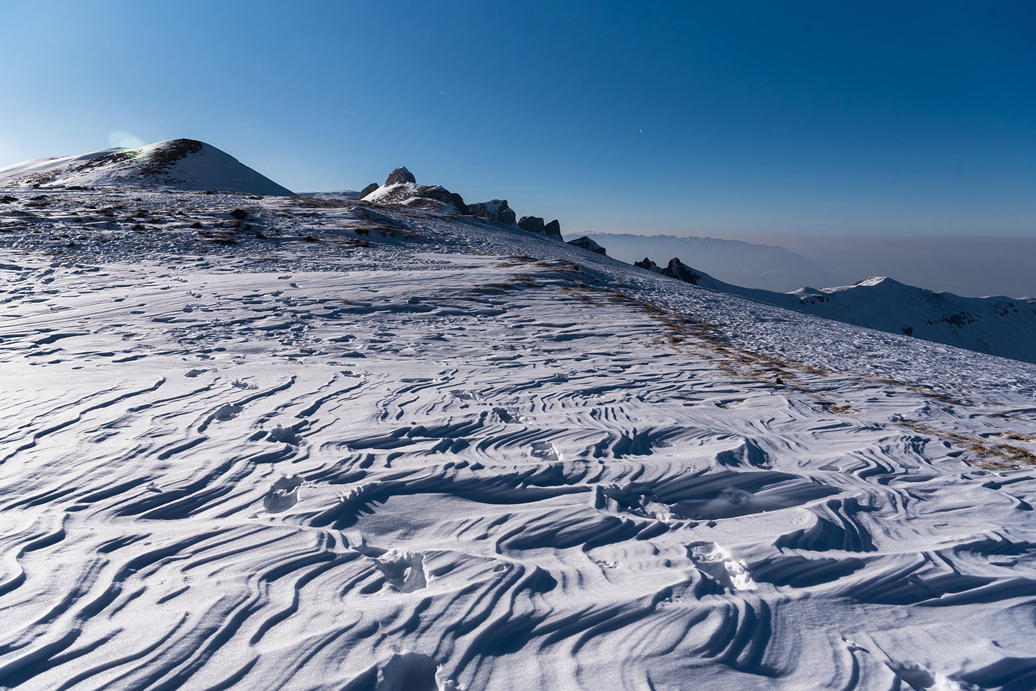 A fél métert is meghaladja a hóréteg a Bucsecs-hegységben levő Omu-csúcson