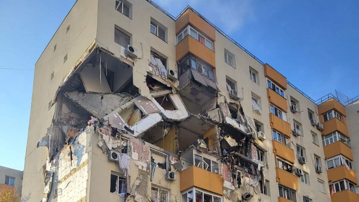 FRISSÍTVE| Három személy életét vesztette a bukaresti tömbházrobbanásban