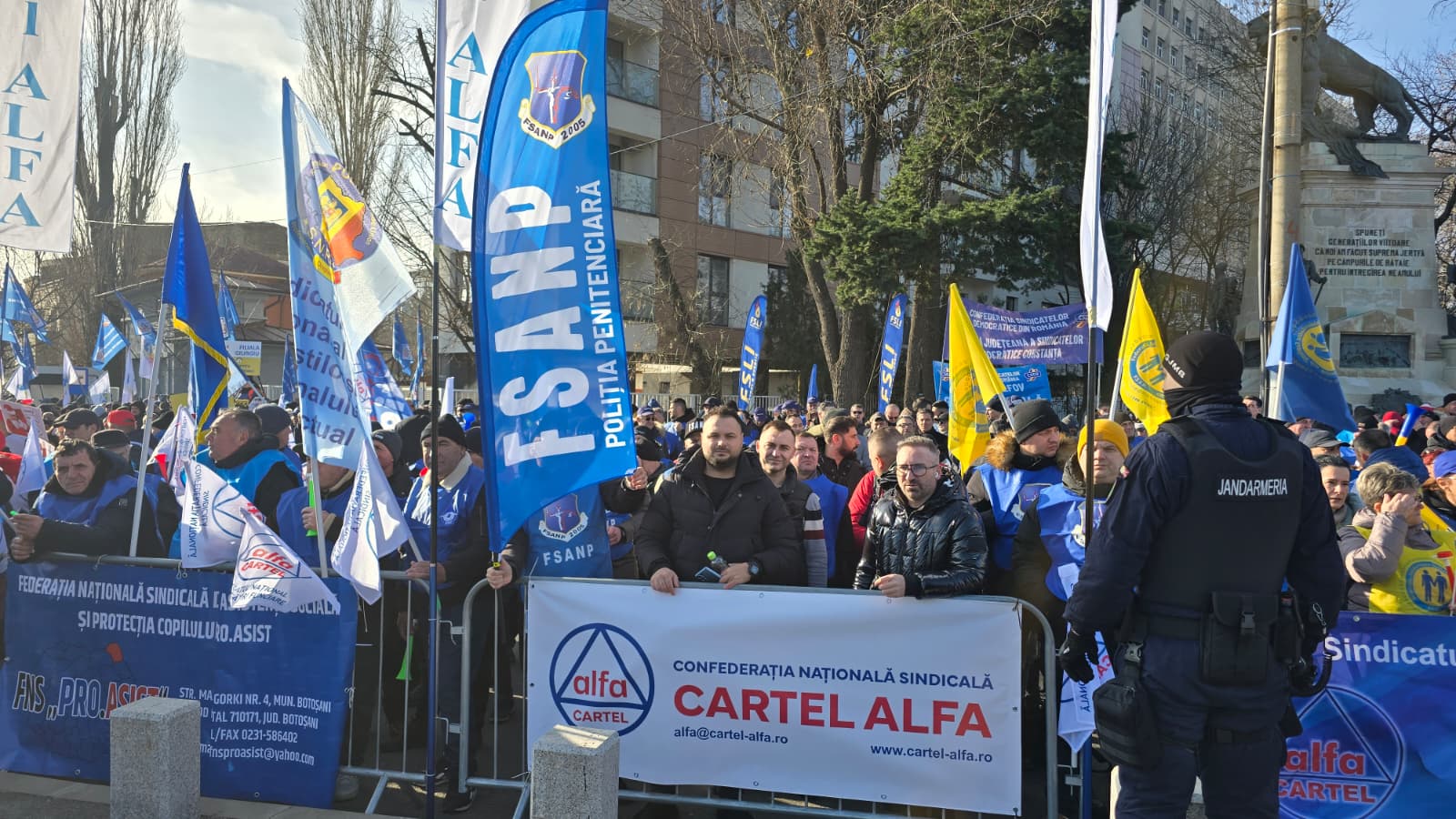 Frissítés│Több ezer szakszervezeti tag tüntet a Cotroceni-palota előtt