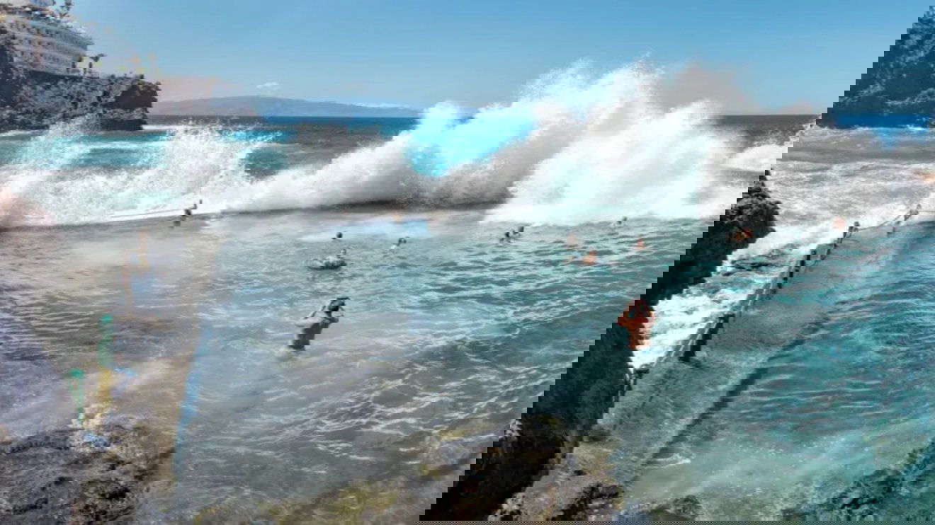 Óriáshullámok okozták két román állampolgár halálát Tenerifén
