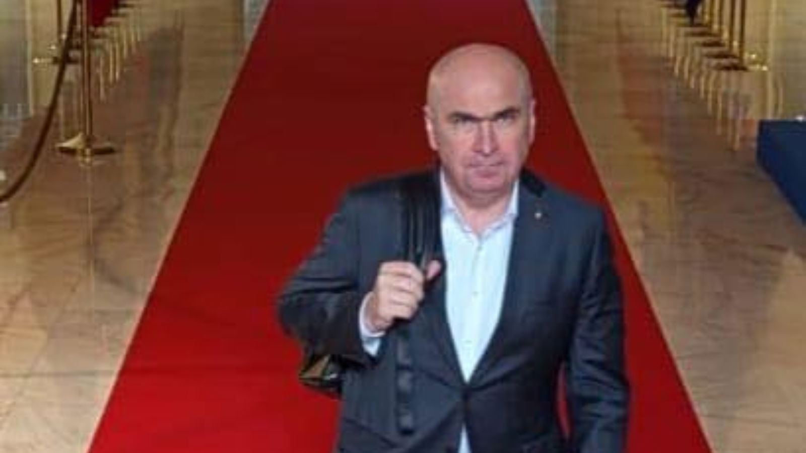 Bolojan: Az első nap országunk szolgálatában a Victoria-palotában