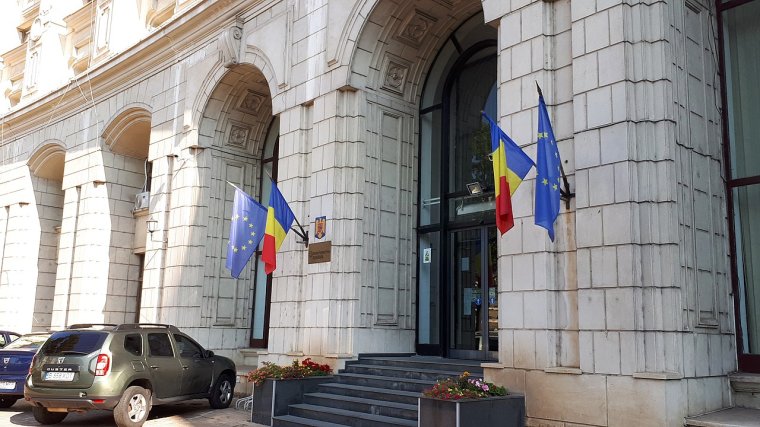 Közalkalmazotti bérpótlékok: sztrájkkal fenyegetnek a pénzügyminisztériumi szakszervezetek
