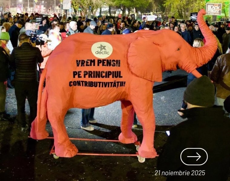 A bírók és ügyészek nyugdíjazási kiváltságainak megszüntetéséért tüntetett több civil szervezet