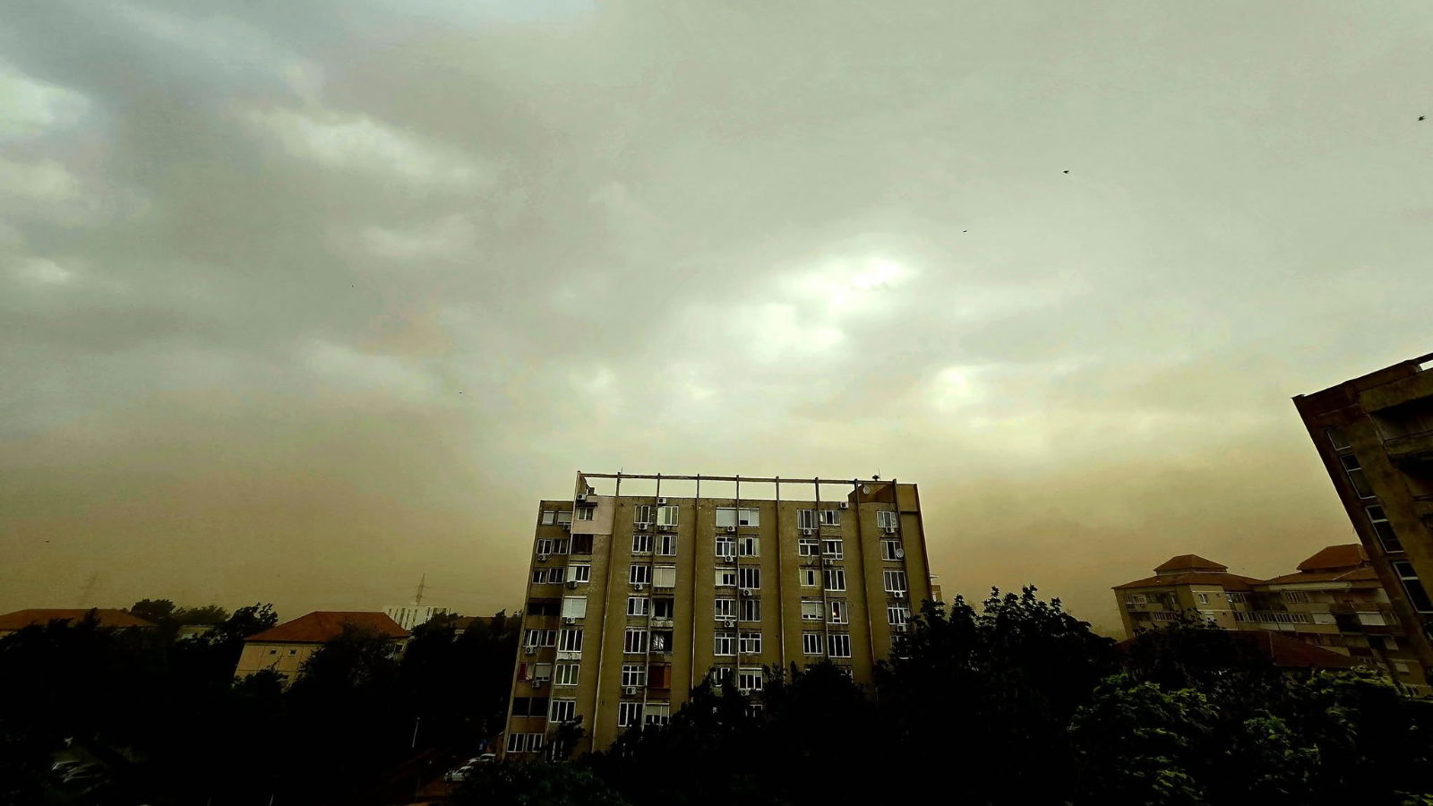 Az ország felében viharok, a másik felében hőség várható