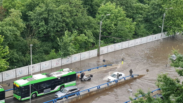 Felhőszakadás bénította meg egy időre Bukarestet