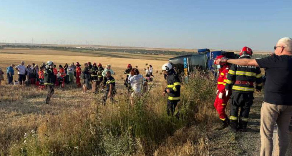 Felborult egy autóbusz hatvan ukrán állampolgárral a fedélzetén