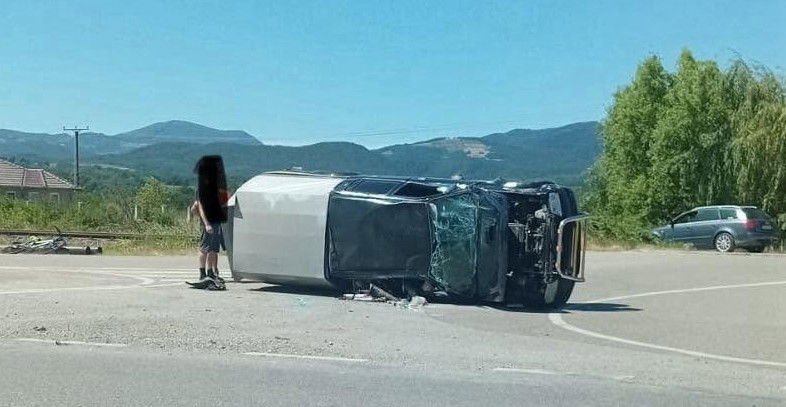 Felborult egy autó Belényesnél