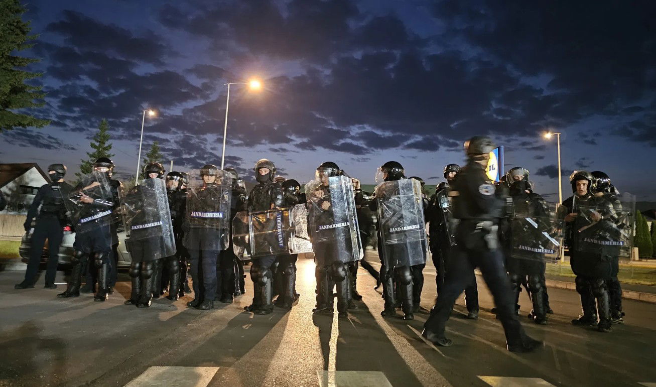 Hat büntetőeljárás indult a vasárnapi bukaresti tüntetés nyomán