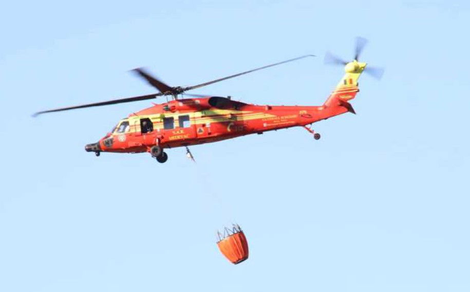 Erdőtűz pusztít Máramaros megyében, helikopterrel is oltanak