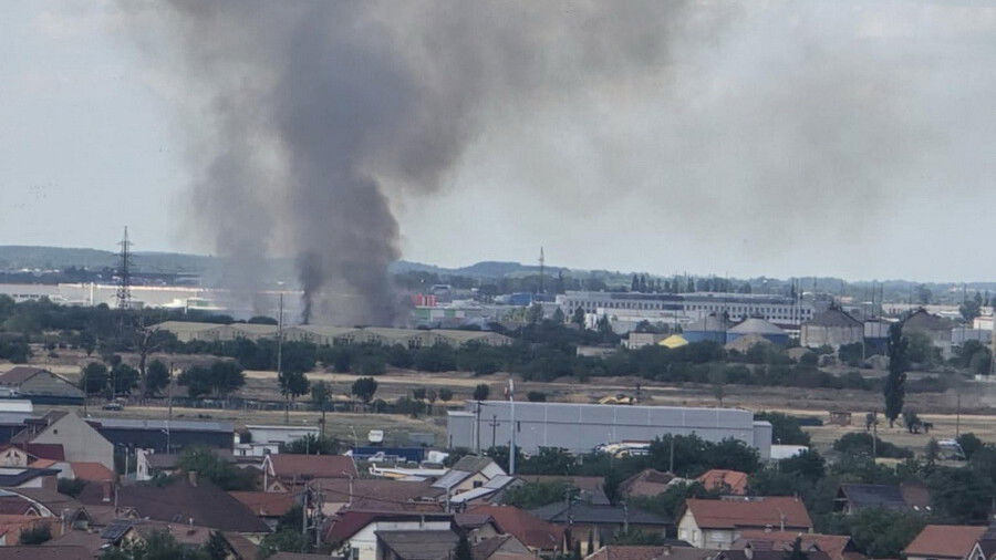 Tarlótűz fenyegette a váradi ipari parkot